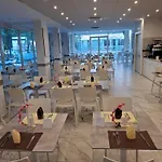 Hotel Caravel Park